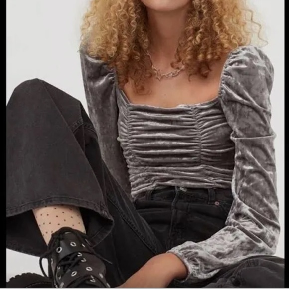 Velvet Ruched Crop Top - Picture 5 of 8